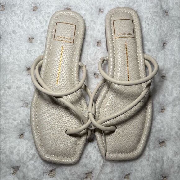 Dolce Vita | Leanna Sandal - Picture 6 of 9